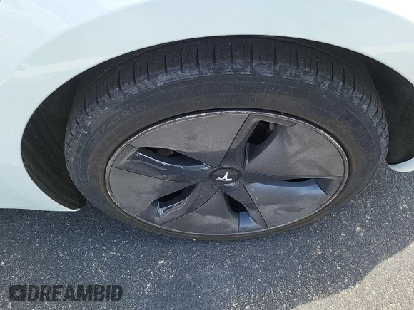 2020 Tesla Model 3 Long Range z VIN 5YJ3E1EB3LF646315, wystawiony jako IAAI lot #42398524 z przebiegiem 51 652 mil mil oraz . Historia ofert i sprzedaży dostępna na DreamBid. Obrazek 8.