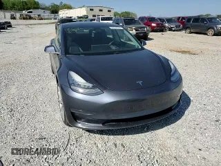 2019 Tesla Model 3 Mid Range z VIN 5YJ3E1EA7KF397524, wystawiony jako Copart lot #52696585 z przebiegiem 82 995 mil mil oraz Szkoda całkowita • Salvage title. Historia ofert i sprzedaży dostępna na DreamBid. Obrazek 11.