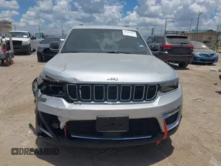 2024 Jeep Grand Cherokee with VIN 1C4RJYB68R8516819, listed as a IAAI auction lot 42582803 with 32,933 mi miles and . Bid and sale history available at DreamBid. Image 12.