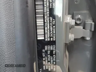 2020 Jeep Renegade Latitude z VIN ZACNJABB7LPL31497, wystawiony jako Copart lot #59149995 z przebiegiem 45 396 mil mil oraz Szkoda całkowita • Salvage title. Historia ofert i sprzedaży dostępna na DreamBid. Obrazek 14.