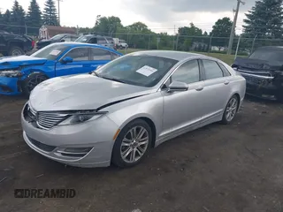 2013 Lincoln MKZ z VIN 3LN6L2G98DR803528, wystawiony jako IAAI lot #42573341 z przebiegiem 140 006 mil mil oraz . Historia ofert i sprzedaży dostępna na DreamBid. Obrazek 2.