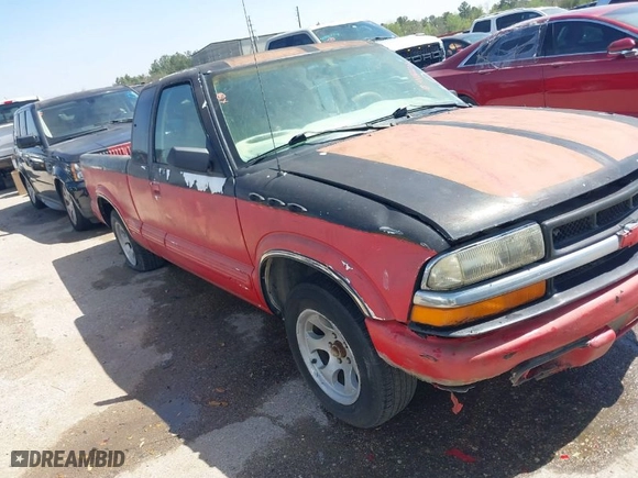 1998 Chevrolet S-10 LS with VIN 1GCCS19X2WK108419, listed as a IAAI auction lot 41821202 with 1 mi miles. Bid and sale history available at carsss.com. Image 1.