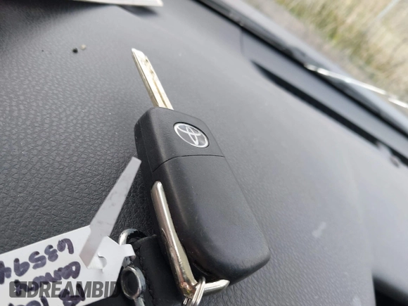 2018 Toyota Camry LE z VIN 4T1B11HK8JU635944, wystawiony jako IAAI lot #41672751 z przebiegiem 174 514 mil mil oraz . Historia ofert i sprzedaży dostępna na DreamBid. Obrazek 11.
