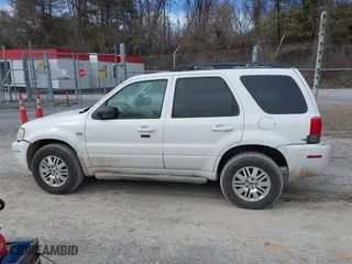 2005 Mercury Mariner Luxury with VIN 4M2CU57165DJ33059, listed as a IAAI auction lot 41675851 with 222,375 mi miles. Bid and sale history available at carsss.com. Image 14.