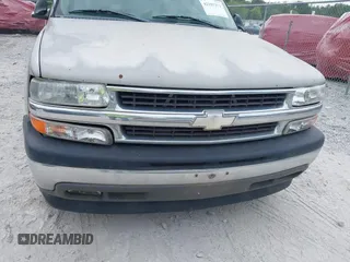 2006 Chevrolet Suburban LS w/1WT with VIN 1GNEC16Z26J178169, listed as a IAAI auction lot 42107271 with 272,073 mi miles. Bid and sale history available at carsss.com. Image 6.