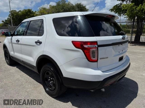 2013 Ford Utility Police Interceptor with VIN 1FM5K7AR9DGC15889, listed as a Copart auction lot 54107555 with 124,933 mi miles and Clean Title. Bid and sale history available at carsss.com. Image 2.
