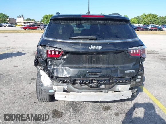 2022 Jeep Compass Latitude with VIN 3C4NJCBB6NT229344, listed as a IAAI auction lot 41686958 with 40,696 mi miles and . Bid and sale history available at carsss.com. Image 6.