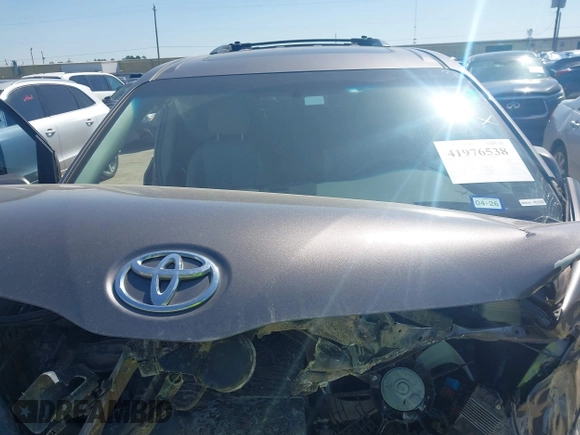 2014 Toyota Sienna XLE with VIN 5TDYK3DC4ES419928, listed as a IAAI auction lot 41976538 with 144,405 mi miles. Bid and sale history available at carsss.com. Image 12.