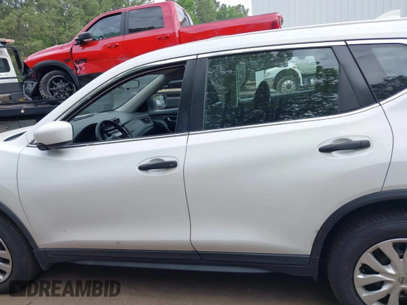 2018 Nissan Rogue SV with VIN KNMAT2MV3JP601540, listed as a IAAI auction lot 42160011 with 212,609 mi miles. Bid and sale history available at carsss.com. Image 14.