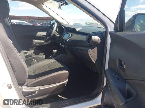 2022 Nissan Kicks S z VIN 3N1CP5BV7NL511927, wystawiony jako IAAI lot #42025240 z przebiegiem 47 444 mil mil oraz . Historia ofert i sprzedaży dostępna na DreamBid. Obrazek 5.