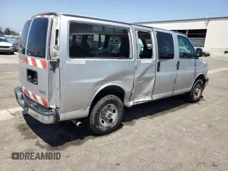2022 GMC Savana LT z VIN 1GJW7FFP1N1154496, wystawiony jako Copart lot #57423255 z przebiegiem 191 693 mil mil oraz Tytuł czysty. Historia ofert i sprzedaży dostępna na DreamBid. Obrazek 3.