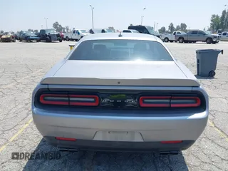 2015 Dodge Challenger SXT Plus z VIN 2C3CDZBG0FH715823, wystawiony jako IAAI lot #42354845 z przebiegiem 130 879 mil mil oraz . Historia ofert i sprzedaży dostępna na DreamBid. Obrazek 17.