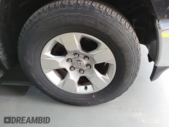2022 Ram 1500 Big Horn z VIN 1C6RRFFG3NN179009, wystawiony jako IAAI lot #42521052 z przebiegiem 60 189 mil mil oraz . Historia ofert i sprzedaży dostępna na DreamBid. Obrazek 33.