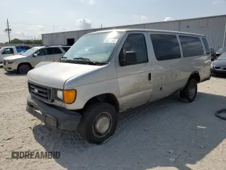 2003 Ford Econoline Passenger XL z VIN 1FBSS31S13HB64470, wystawiony jako Copart lot #55650805 z przebiegiem 278 968 mil mil oraz Szkody całkowita. Historia ofert i sprzedaży dostępna na DreamBid. Obrazek 1.