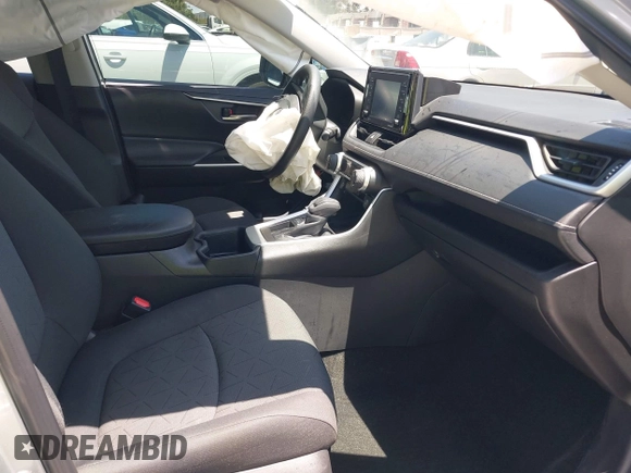 2022 Toyota RAV4 XLE z VIN 2T3W1RFV5NC213609, wystawiony jako IAAI lot #42561113 z przebiegiem 22 125 mil mil oraz . Historia ofert i sprzedaży dostępna na DreamBid. Obrazek 5.