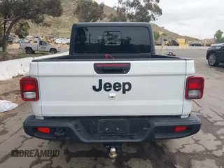 2021 Jeep Gladiator Willys with VIN 1C6HJTAG1ML572638, listed as a IAAI auction lot 42065562 with 43,040 mi miles and . Bid and sale history available at DreamBid. Image 16.