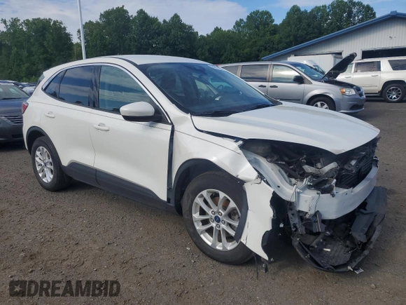 2020 Ford Escape SE z VIN 1FMCU0G64LUB30044, wystawiony jako Copart lot #64051365 z przebiegiem 85 553 mil mil oraz Czysty tytuł • Clean title. Historia ofert i sprzedaży dostępna na DreamBid. Obrazek 4.