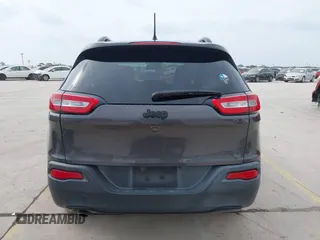 2018 Jeep Cherokee Latitude Tech Connect z VIN 1C4PJLCB1JD553079, wystawiony jako IAAI lot #42068048 z przebiegiem 90 656 mil mil oraz . Historia ofert i sprzedaży dostępna na DreamBid. Obrazek 16.