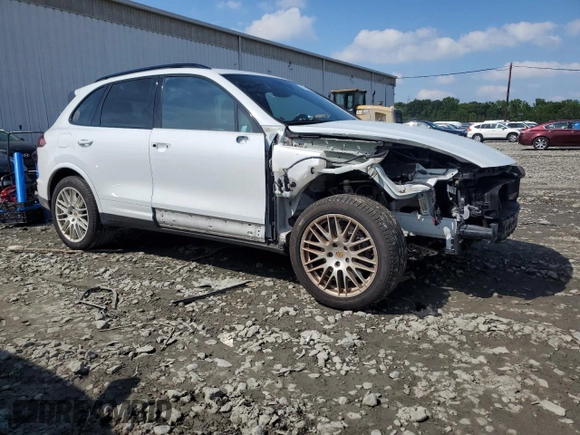 2017 Porsche Cayenne z VIN WP1AA2A23HKA80342, wystawiony jako Copart lot #60908035 z przebiegiem 61 583 mil mil oraz Szkoda całkowita • Salvage title. Historia ofert i sprzedaży dostępna na DreamBid. Obrazek 4.