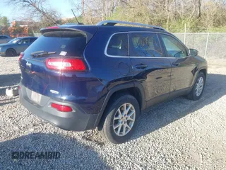 2015 Jeep Cherokee Latitude with VIN 1C4PJMCB1FW709560, listed as a IAAI auction lot 42035619 with 162,354 mi miles. Bid and sale history available at carsss.com. Image 4.