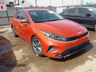 2022 Kia Forte LXS z VIN 3KPF24AD8NE434985, wystawiony jako IAAI lot #41797267 z przebiegiem 50 704 mil mil oraz . Historia ofert i sprzedaży dostępna na DreamBid. Obrazek 1.