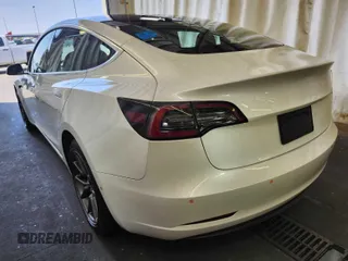 2020 Tesla Model 3 Long Range z VIN 5YJ3E1EB0LF636678, wystawiony jako IAAI lot #42575821 z przebiegiem 65 515 mil mil oraz . Historia ofert i sprzedaży dostępna na DreamBid. Obrazek 6.