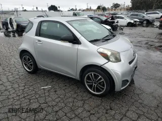 2012 Scion iQ z VIN JTNJJXB08CJ012348, wystawiony jako Copart lot #45415315 z przebiegiem 87 315 mil mil oraz Szkoda całkowita • Salvage title. Historia ofert i sprzedaży dostępna na DreamBid. Obrazek 4.
