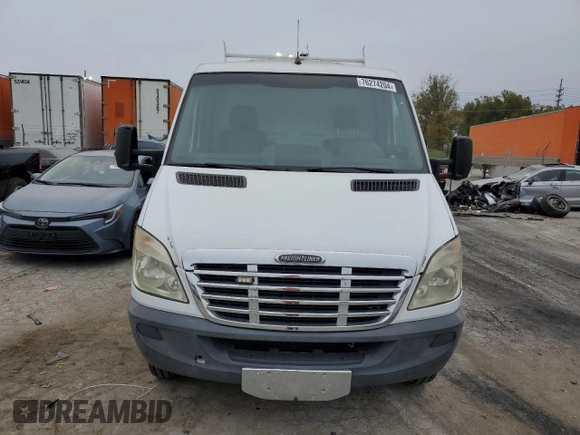 2007 Freightliner Sprinter z VIN WDPPF345179341488, wystawiony jako Copart lot #76274204 z przebiegiem 303 375 mil mil oraz Tytuł czysty. Historia ofert i sprzedaży dostępna na DreamBid. Obrazek 5.