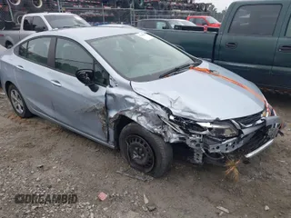 2017 Chevrolet Cruze LS z VIN 1G1BC5SM7H7210359, wystawiony jako IAAI lot #41188150 z przebiegiem 121 250 mil mil oraz . Historia ofert i sprzedaży dostępna na DreamBid. Obrazek 1.