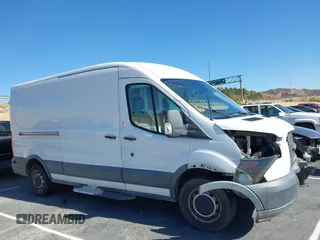 2016 Ford Transit z VIN 1FTYE2CM6GKA15762, wystawiony jako IAAI lot #41338363 z przebiegiem Nie podano mil oraz . Historia ofert i sprzedaży dostępna na DreamBid. Obrazek 13.