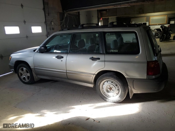 2000 Subaru Forester S with VIN JF1SF6556YH726818, listed as a Copart auction lot 83272474 with 140,398 mi miles and Salvage Title. Bid and sale history available at carsss.com. Image 2.