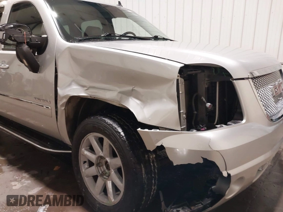 2014 GMC Yukon Denali with VIN 1GKS2EEF0ER134804, listed as a IAAI auction lot 41582709 with 142,192 mi miles. Bid and sale history available at carsss.com. Image 6.