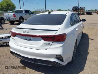 2023 Kia Forte GT-Line z VIN 3KPF54ADXPE665963, wystawiony jako IAAI lot #42014832 z przebiegiem 42 050 mil mil oraz . Historia ofert i sprzedaży dostępna na DreamBid. Obrazek 4.