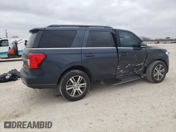 2023 Ford Expedition XLT with VIN 1FMJU1H86PEA52332, listed as a Copart auction lot 44500725 with 14,961 mi miles and Salvage Title. Bid and sale history available at carsss.com. Image 3.