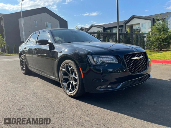 2018 Chrysler 300 S z VIN 2C3CCABG5JH313938, wystawiony jako Copart lot #60175405 z przebiegiem 122 155 mil mil oraz Szkoda całkowita • Salvage title. Historia ofert i sprzedaży dostępna na DreamBid. Obrazek 1.