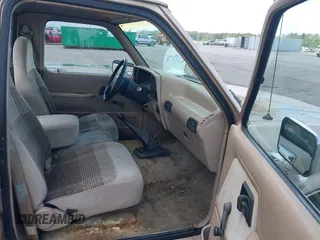 1992 Ford Ranger with VIN 1FTCR10A9NUD12285, listed as a IAAI auction lot 42143170 with 29,380 mi miles and . Bid and sale history available at DreamBid. Image 5.