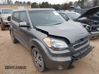 2011 Kia Soul + with VIN KNDJT2A28B7307028, listed as a IAAI auction lot 41374263 with 182,074 mi miles. Bid and sale history available at carsss.com. Image 1.
