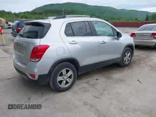 2019 Chevrolet Trax LT z VIN KL7CJLSB1KB961043, wystawiony jako IAAI lot #42227797 z przebiegiem 110 595 mil mil oraz . Historia ofert i sprzedaży dostępna na DreamBid. Obrazek 4.