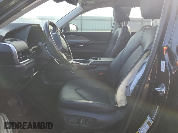 2024 Toyota Highlander XLE z VIN 5TDAAAA56RS006753, wystawiony jako Copart lot #43558345 z przebiegiem 86 961 mil mil oraz Szkoda całkowita • Salvage title. Historia ofert i sprzedaży dostępna na DreamBid. Obrazek 7.