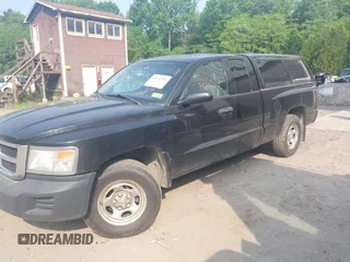 2008 Dodge Dakota ST z VIN 1D7HW22K48S619413, wystawiony jako IAAI lot #42425351 z przebiegiem 47 418 mil mil oraz . Historia ofert i sprzedaży dostępna na DreamBid. Obrazek 2.