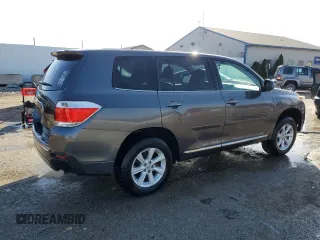 2013 Toyota Highlander with VIN 5TDZA3EH5DS032885, listed as a Copart auction lot 51958635 with 220,789 mi miles and Non Repairable. Bid and sale history available at DreamBid. Image 3.