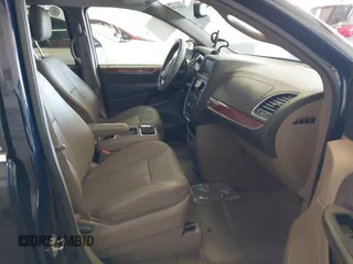 2014 Chrysler Town & Country Touring with VIN 2C4RC1BG7ER300310, listed as a IAAI auction lot 42048748 with 202,037 mi miles. Bid and sale history available at carsss.com. Image 5.