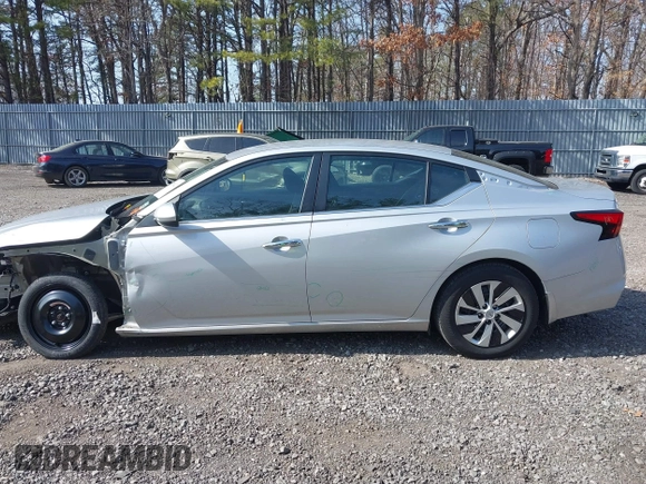 2022 Nissan Altima 2.5 S with VIN 1N4BL4BV6NN359790, listed as a IAAI auction lot 41776342 with 61,513 mi miles. Bid and sale history available at carsss.com. Image 14.