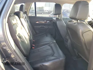 2013 Lincoln MKX z VIN 2LMDJ6JK7DBL43751, wystawiony jako Copart lot #50686865 z przebiegiem 98 978 mil mil oraz Szkoda całkowita • Salvage title. Historia ofert i sprzedaży dostępna na DreamBid. Obrazek 11.