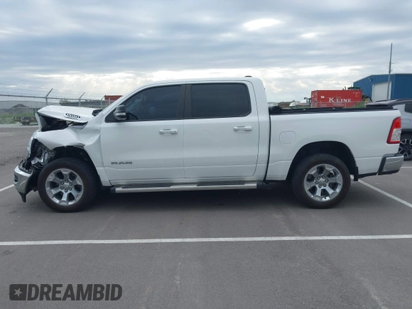 2020 Ram 1500 Big Horn z VIN 1C6SRFFT0LN394102, wystawiony jako IAAI lot #42282361 z przebiegiem 56 065 mil mil oraz . Historia ofert i sprzedaży dostępna na DreamBid. Obrazek 14.