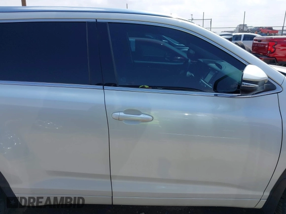 2019 Toyota Highlander Limited with VIN 5TDDZRFH5KS958544, listed as a IAAI auction lot 42094765 with 110,364 mi miles and . Bid and sale history available at DreamBid. Image 14.