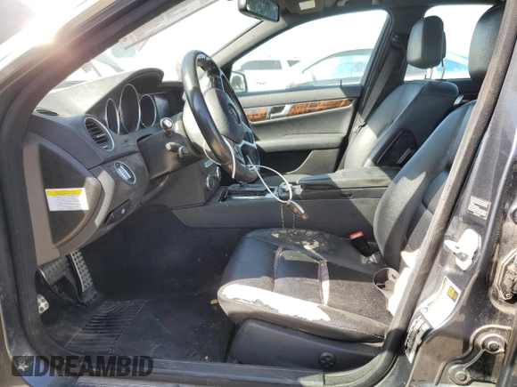 2013 Mercedes-Benz C 300 Sport z VIN WDDGF8AB3DG122432, wystawiony jako Copart lot #47444215 z przebiegiem 139 825 mil mil oraz Szkoda całkowita • Salvage title. Historia ofert i sprzedaży dostępna na DreamBid. Obrazek 7.