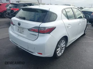 2013 Lexus CT 200h z VIN JTHKD5BH2D2147927, wystawiony jako IAAI lot #42053756 z przebiegiem 160 896 mil mil oraz . Historia ofert i sprzedaży dostępna na DreamBid. Obrazek 4.