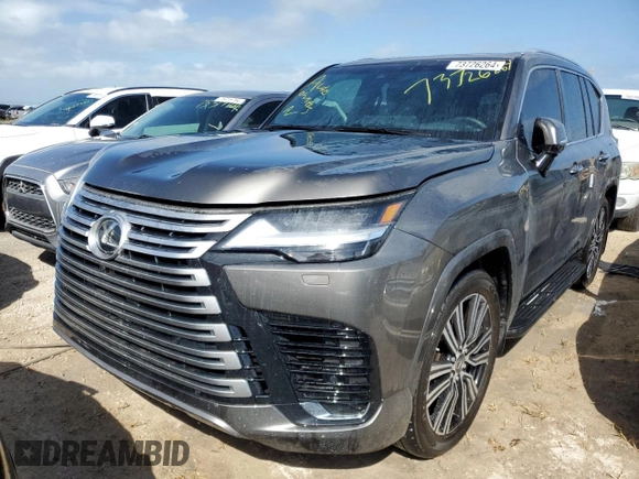 2023 Lexus LX 600 Luxury z VIN JTJGB7CX9P4029541, wystawiony jako Copart lot #73726264 z przebiegiem Nie podano mil oraz Nie do naprawy • Non repairable. Historia ofert i sprzedaży dostępna na DreamBid. Obrazek 1.