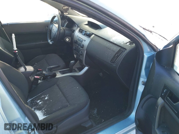 2009 Ford Focus SE z VIN 1FAHP35N79W262568, wystawiony jako IAAI lot #41288346 z przebiegiem 138 902 mil mil oraz . Historia ofert i sprzedaży dostępna na DreamBid. Obrazek 5.